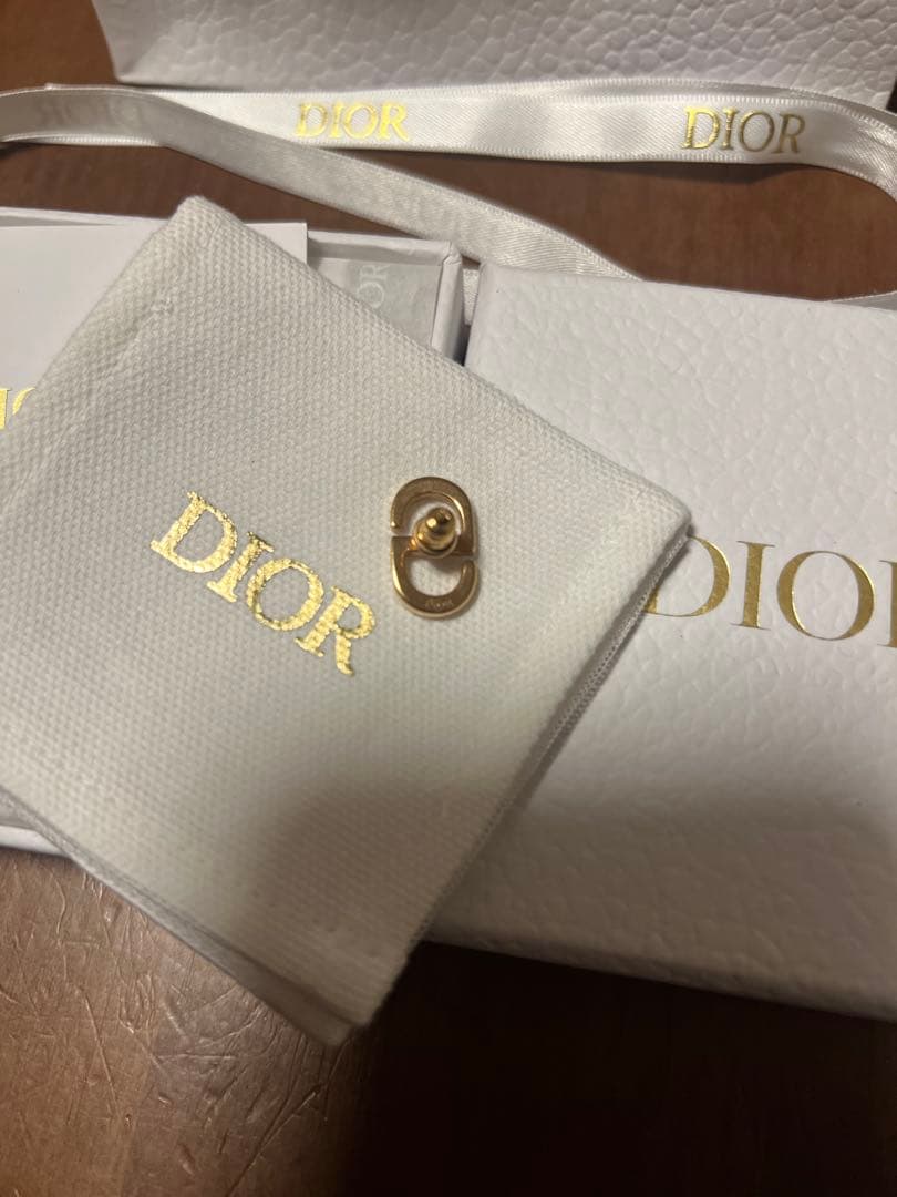 Christian Dior CD スタッドピアス　ゴールド　片方