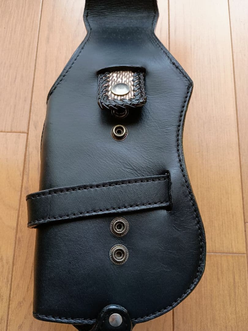 バイカーズウォレットホルダー　コブラ革ヘッド付き