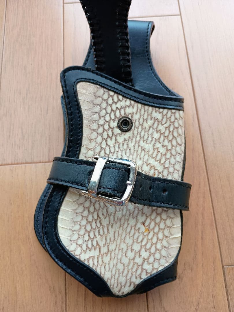 バイカーズウォレットホルダー　コブラ革ヘッド付き