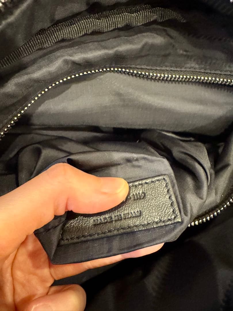 SAINT LAURENT ブラックレザー ショルダーバッグ　2回使用