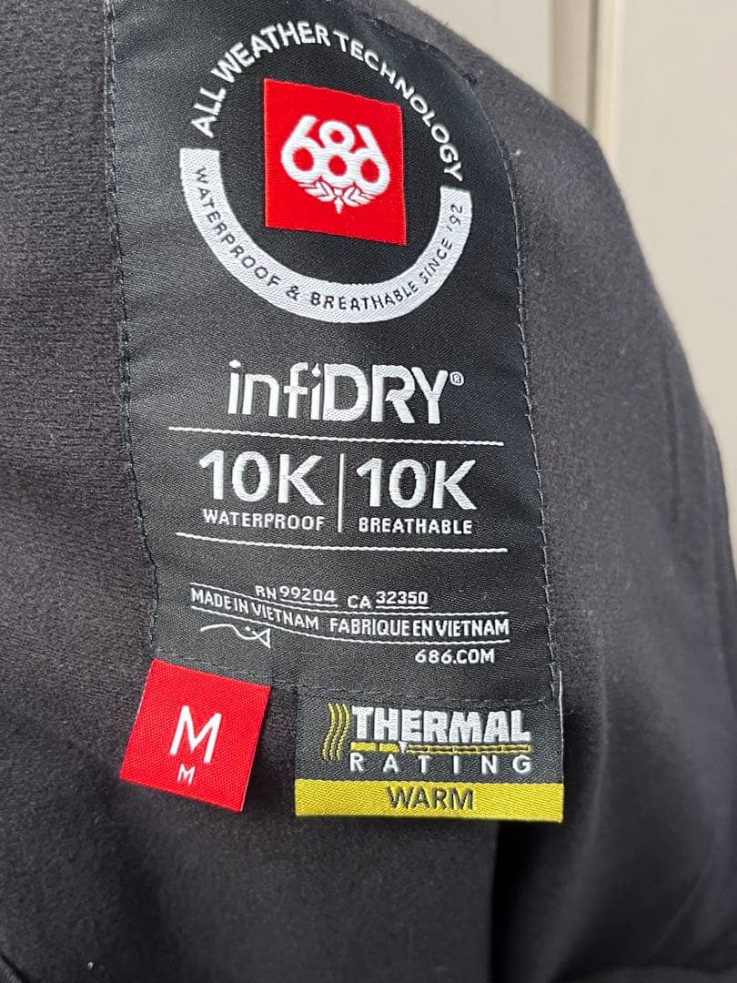 686 ✖️ SKETCHY TANK ビブパン