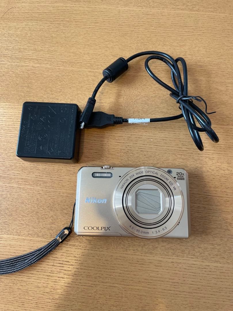 Nikon (ニコン)COOLPIX S7000 20倍ズームコンパクトデジカメ