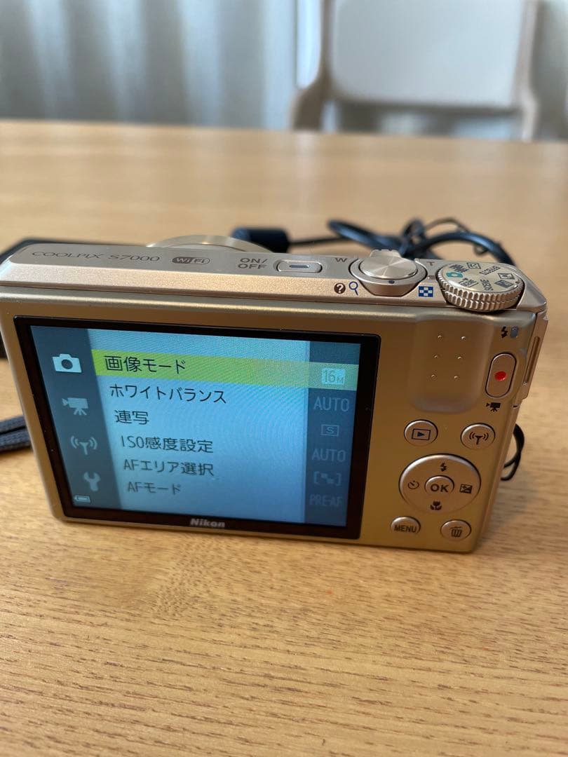 Nikon (ニコン)COOLPIX S7000 20倍ズームコンパクトデジカメ