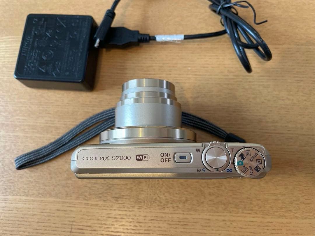 Nikon (ニコン)COOLPIX S7000 20倍ズームコンパクトデジカメ
