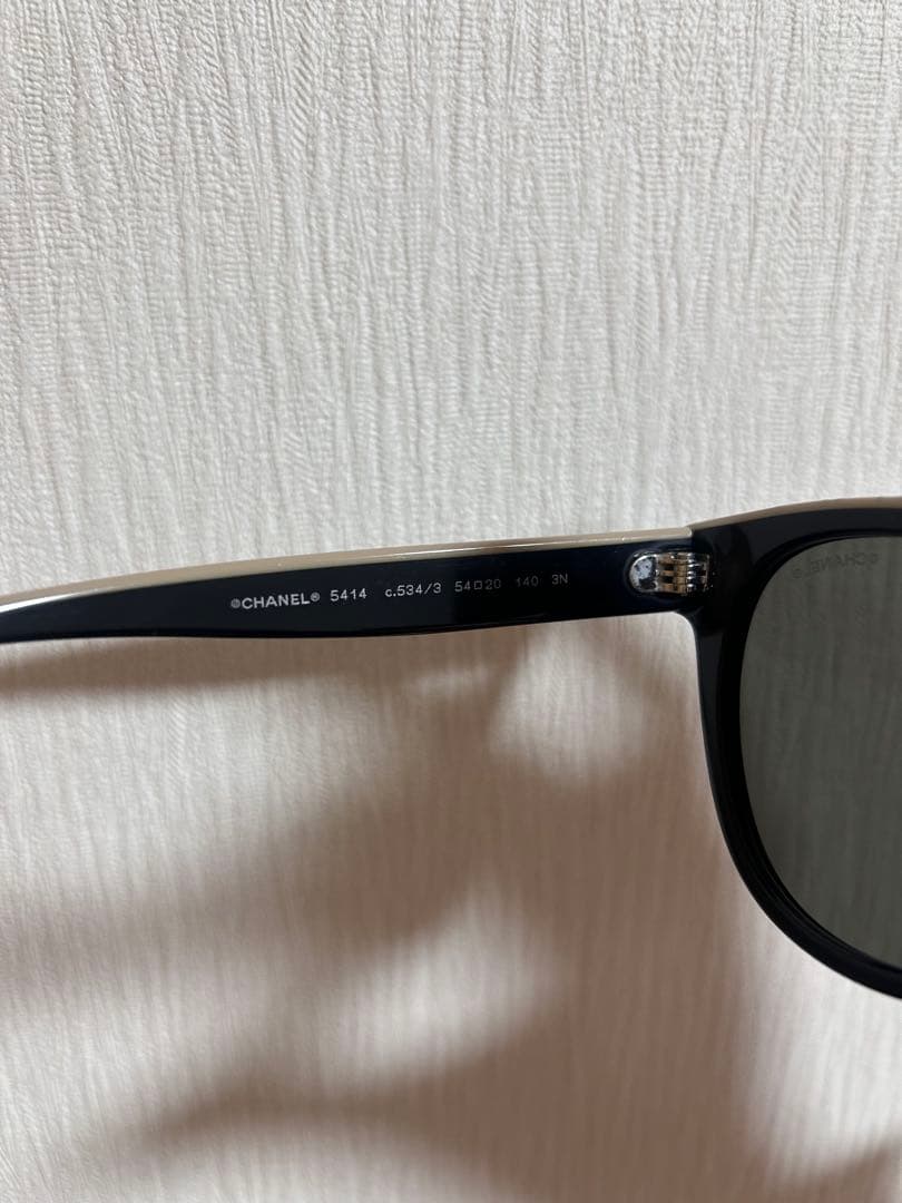 CHANEL キャットアイサングラス ブラック/ホワイト