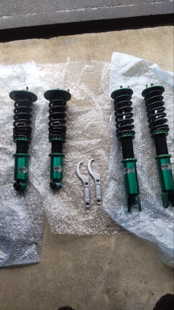 BNR32用テイン車高調 1本オイル漏れ有り