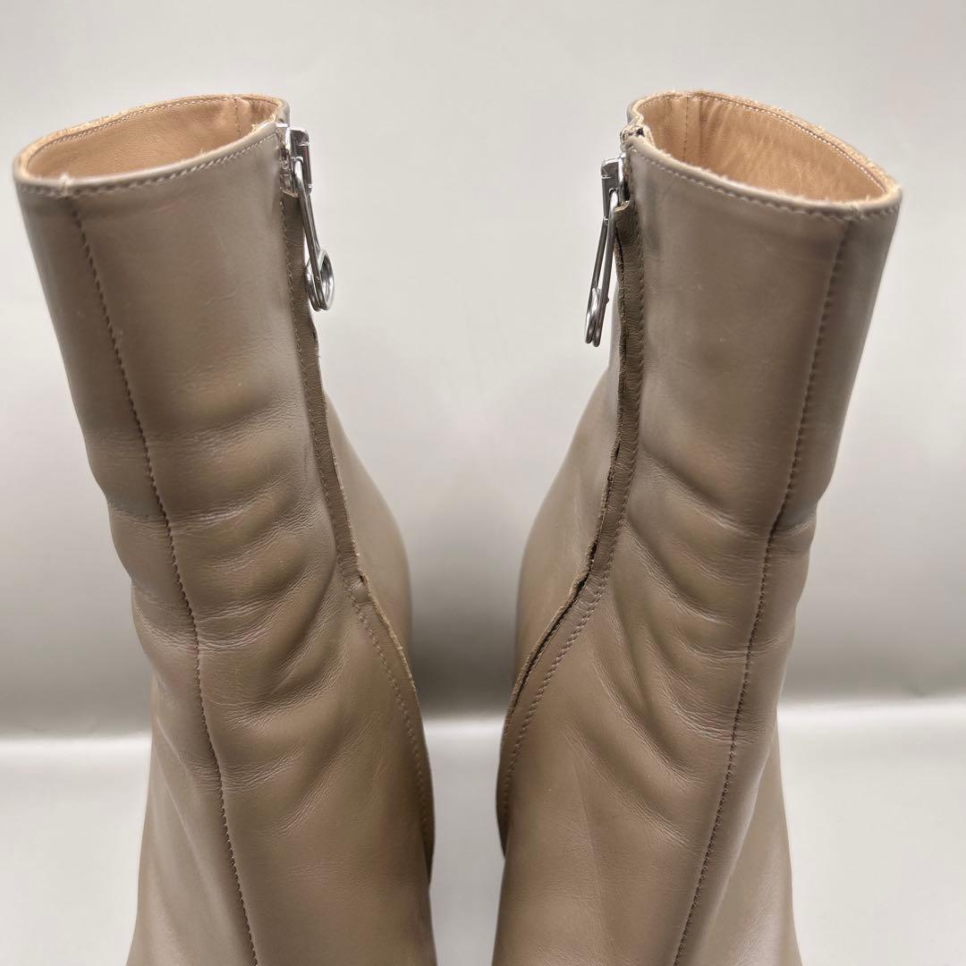 メゾンマルジェラ ショートブーツ レザー ベージュ系 ジッパー付き 36.5