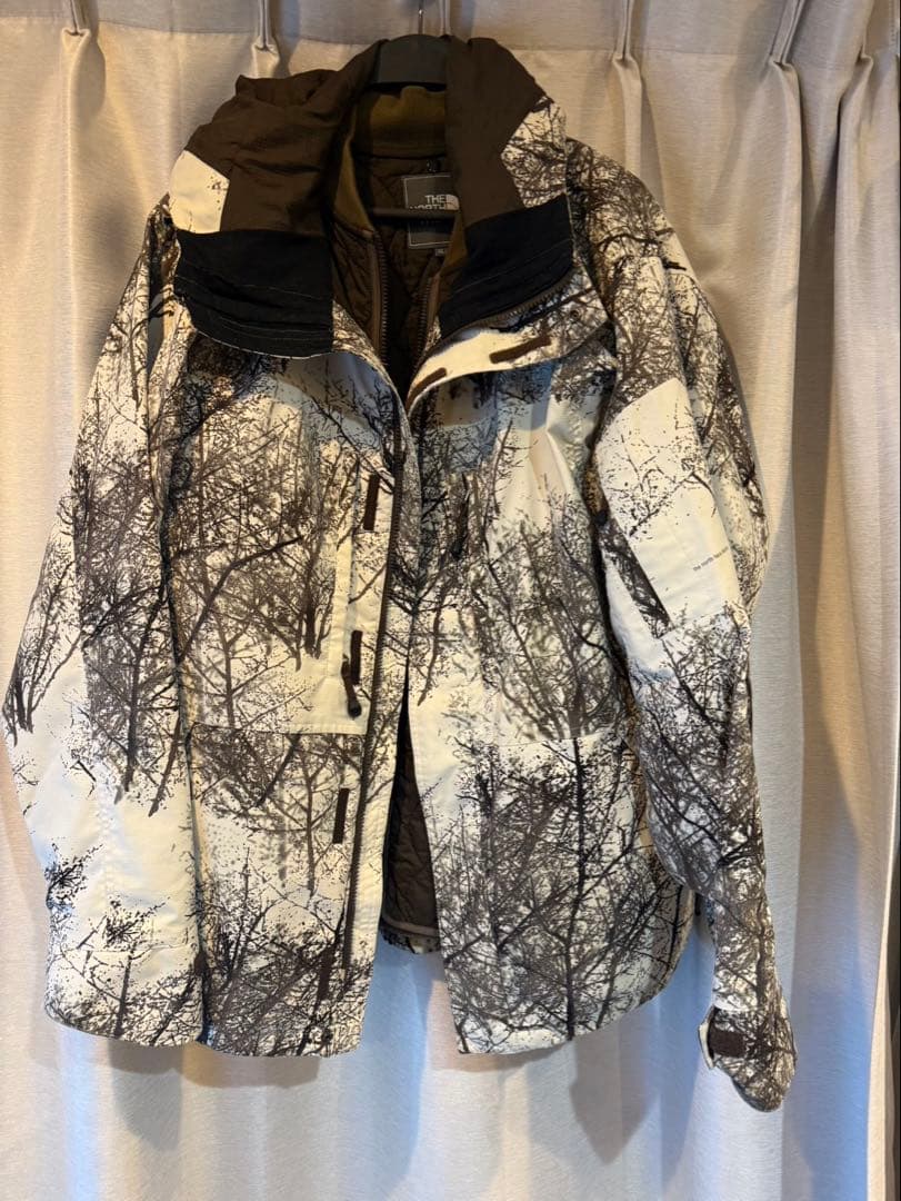THE NORTH FACE フード付きウェア 木の模様