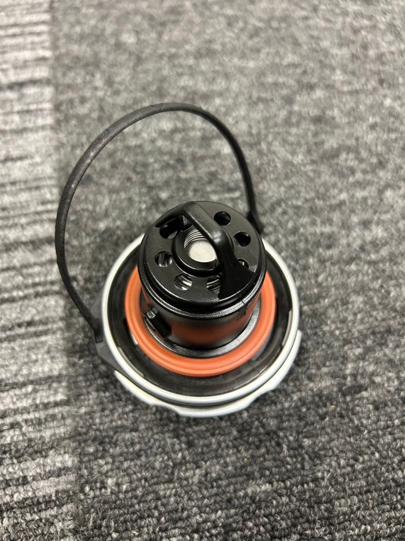 アバルト　フィアット500　純正フューエルキャップとオイルキャップ　セット