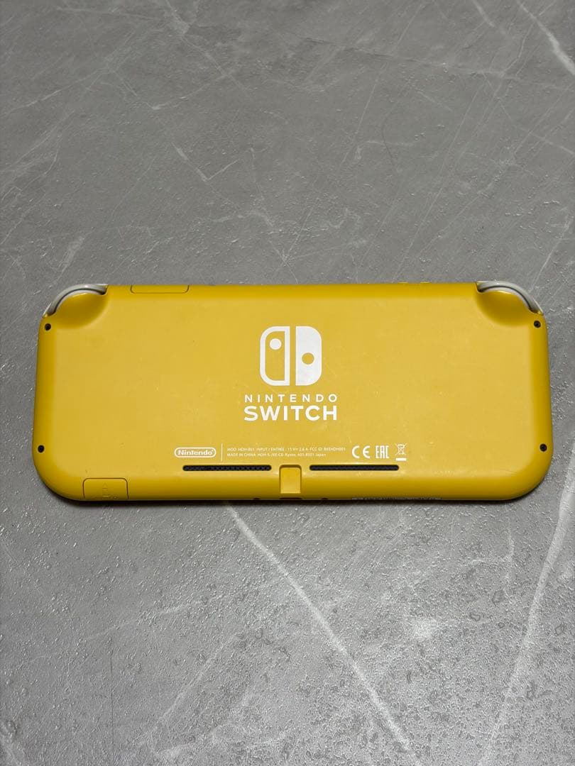 Nintendo Switch Lite イエロー 本体　充電コード無　保証書付
