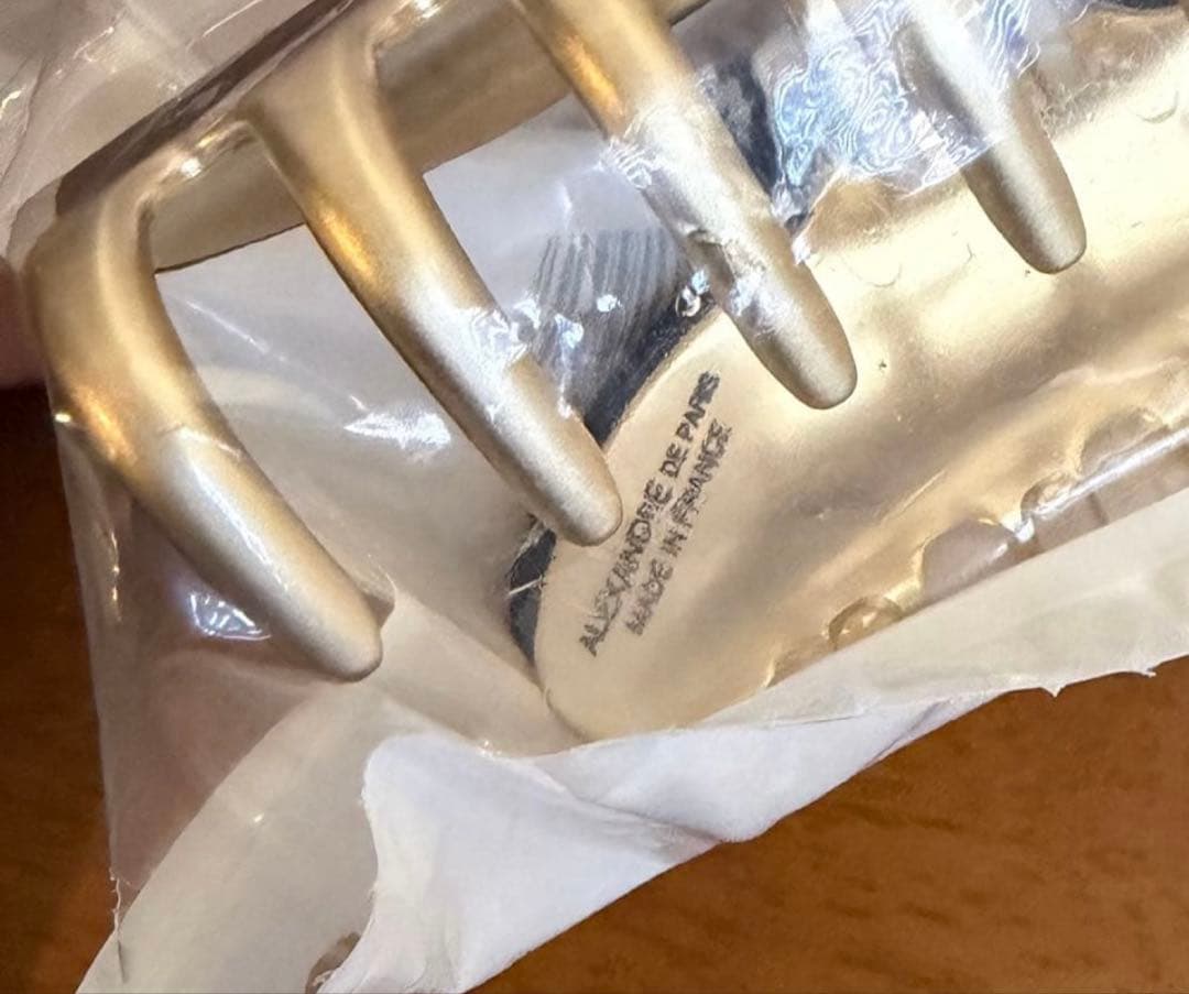 アレクサンドルドゥパリ　ヘアクリップ　カメリア　7.5 cm 新品未使用