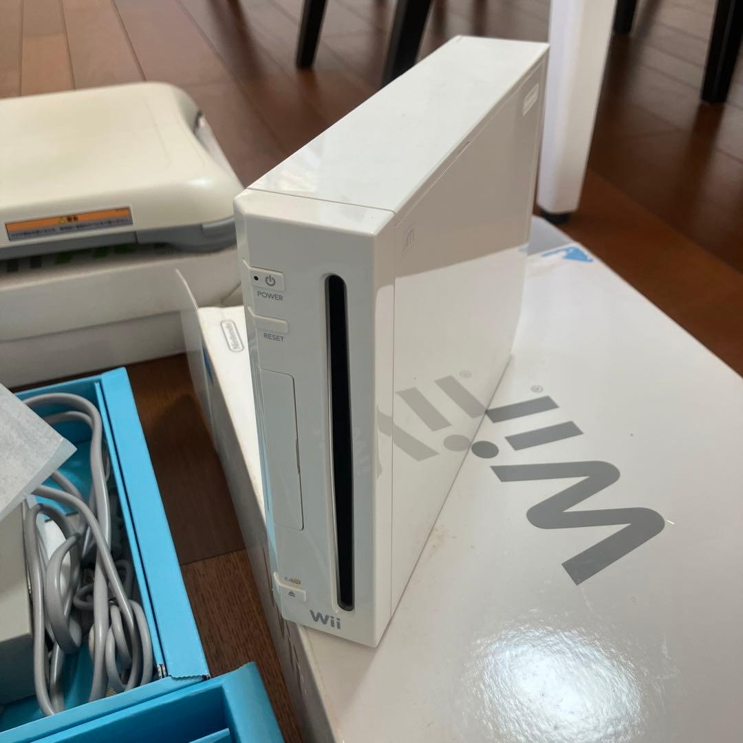 美品！ニンテンドー Wii  とWiiFitのセット
