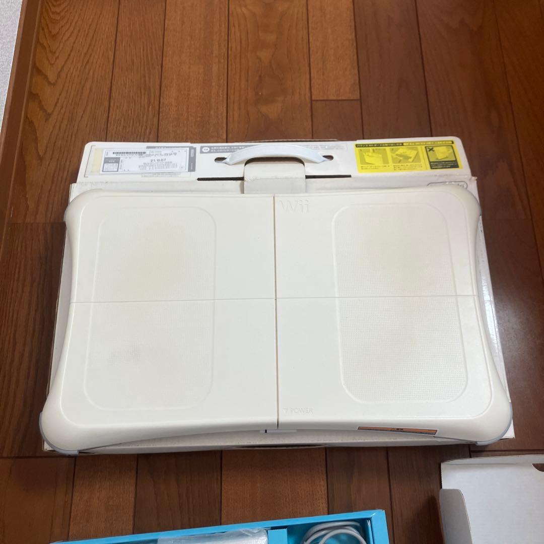 美品！ニンテンドー Wii  とWiiFitのセット