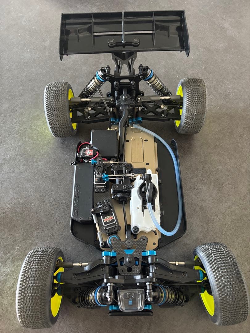 アソシエイテッド　RC8 B4.1 Team Kit