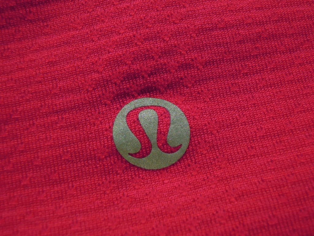 未使用に近い9000円 ルルレモン Swiftly 半袖シャツ ヒップ丈 4