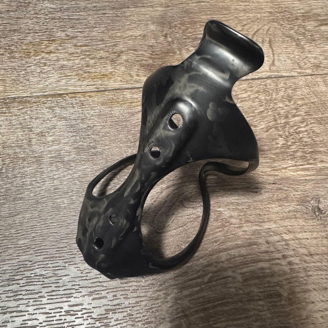 アランデル マンディブル カーボン ボトル ケージ CANYON