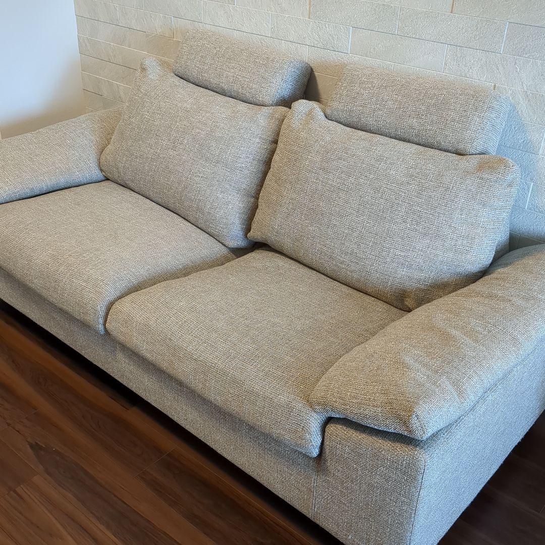 KEYUCA　ケユカ　ソファー　グレーベージュの2人掛けファブリックソファ