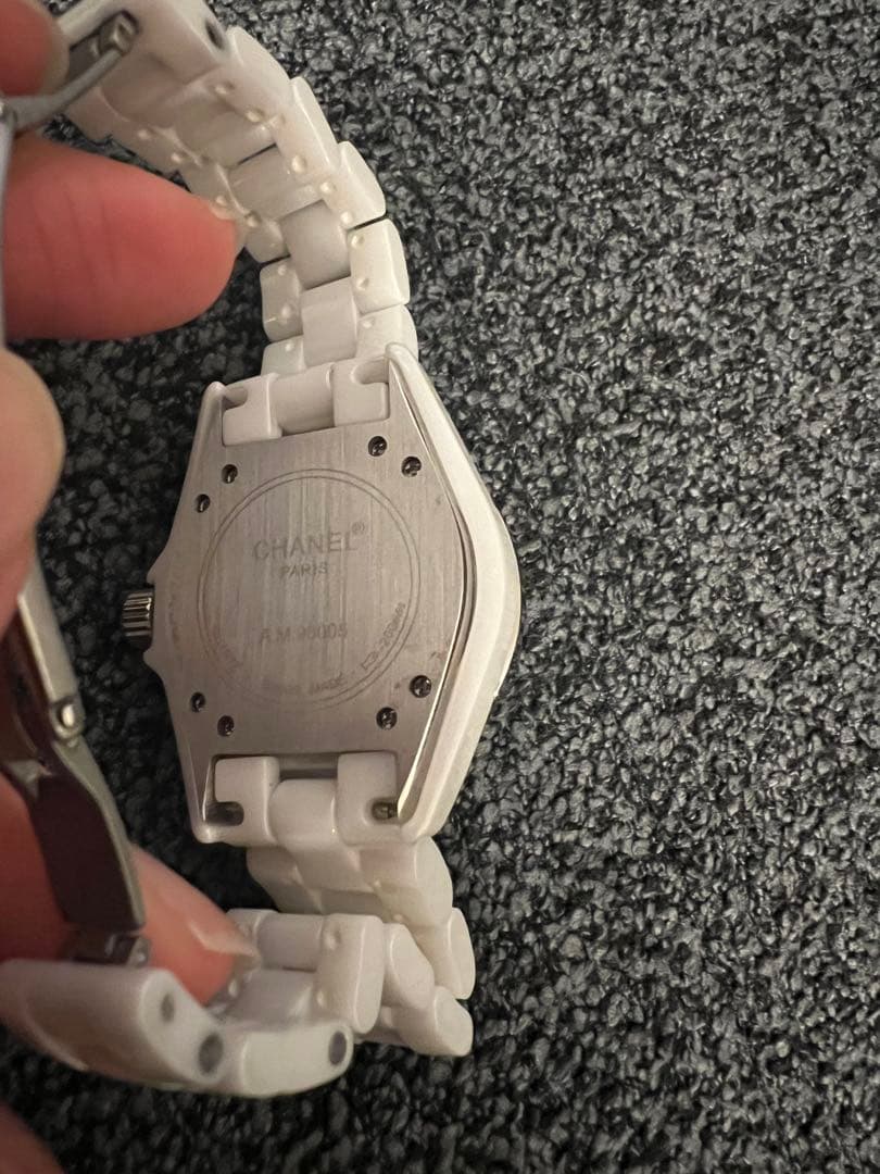 ホワイトセラミック腕時計