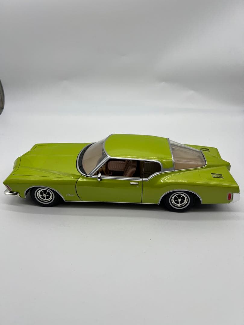No483ミニカー1/18箱なし1971 Buick Riviera GS