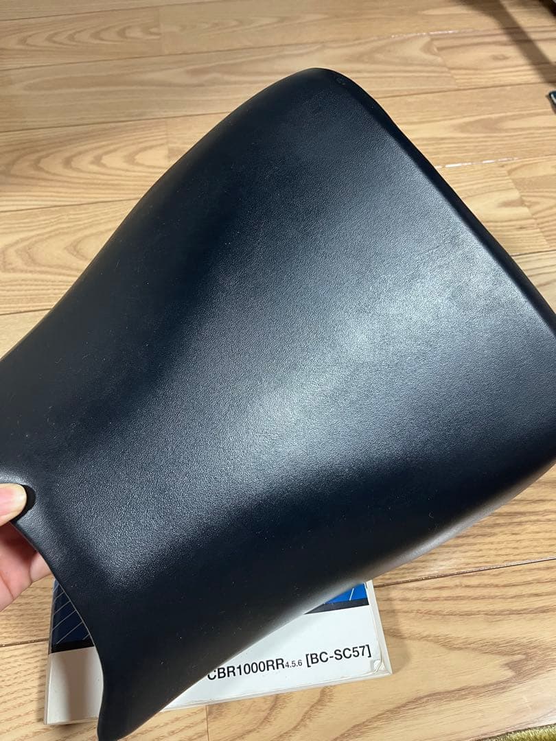 CBR1000RR サービスマニュアルとシートカバー