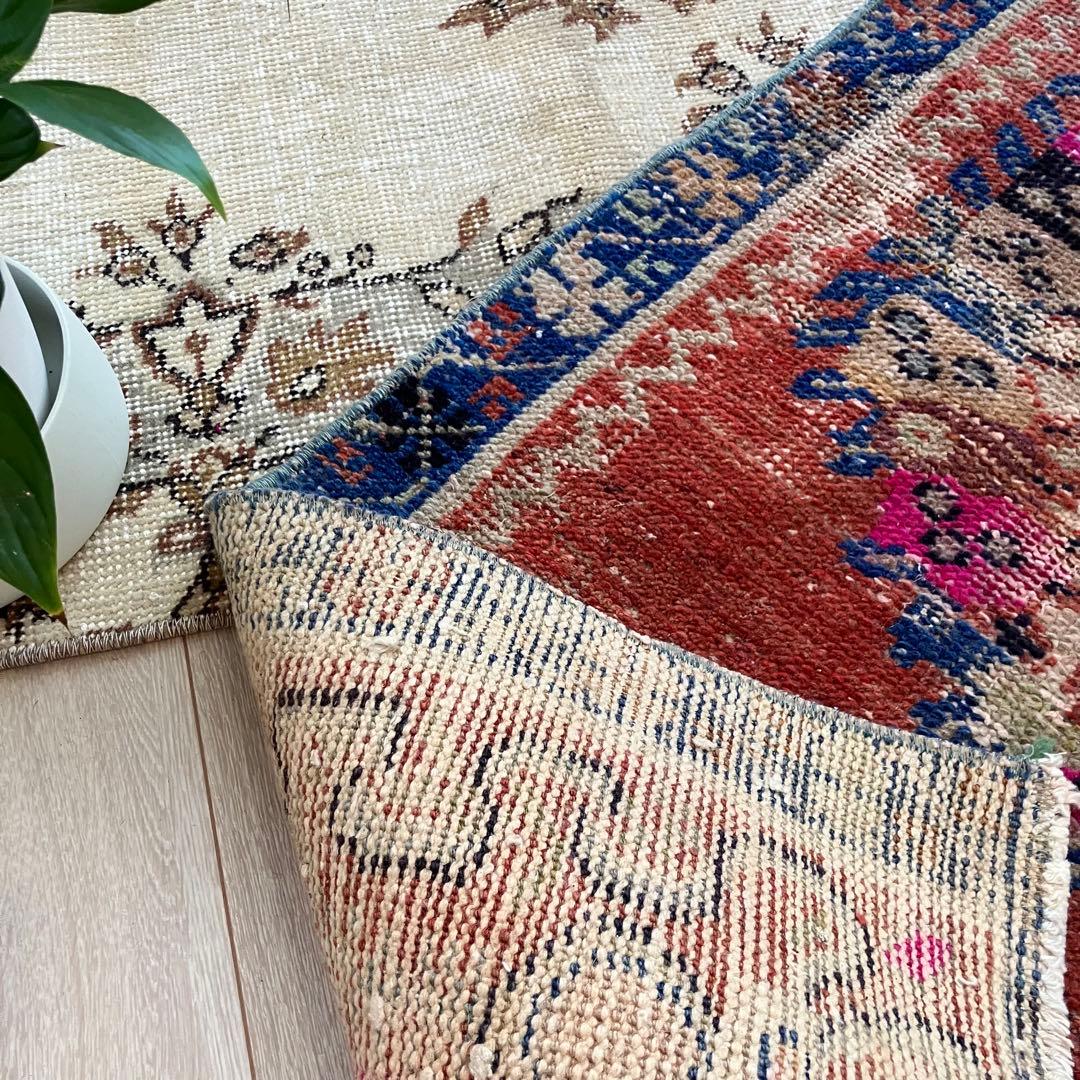貴重✳︎ギュネイ✳︎84×157シャビー　レッド　ネイビー　トルコヴィンテージラグ