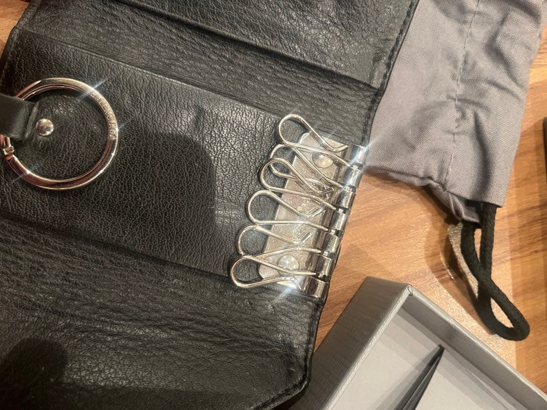 BALENCIAGA ブラックレザーキーケース