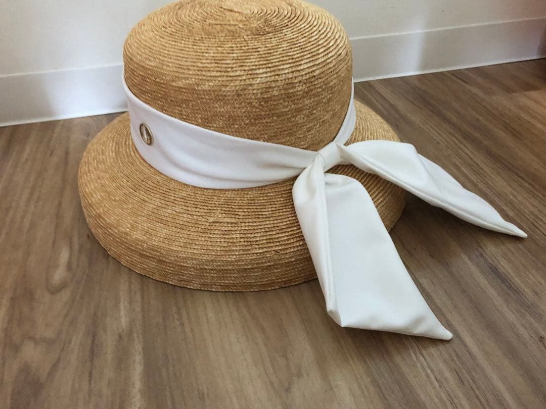 リボン付き麦わら帽子
