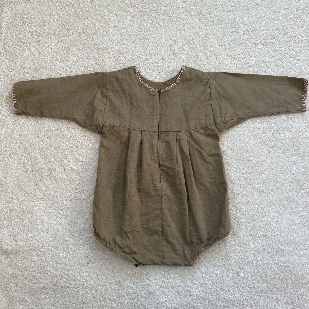 【wata】Apolina 刺繍入りオリーブグリーン ロンパース80cm