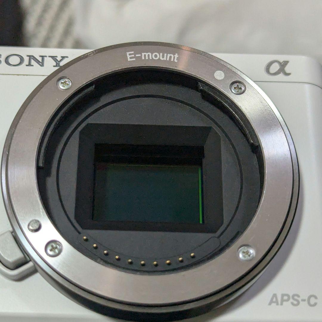 ト*ム様 SONY α6000 ホワイト パワーズームレンズキット
