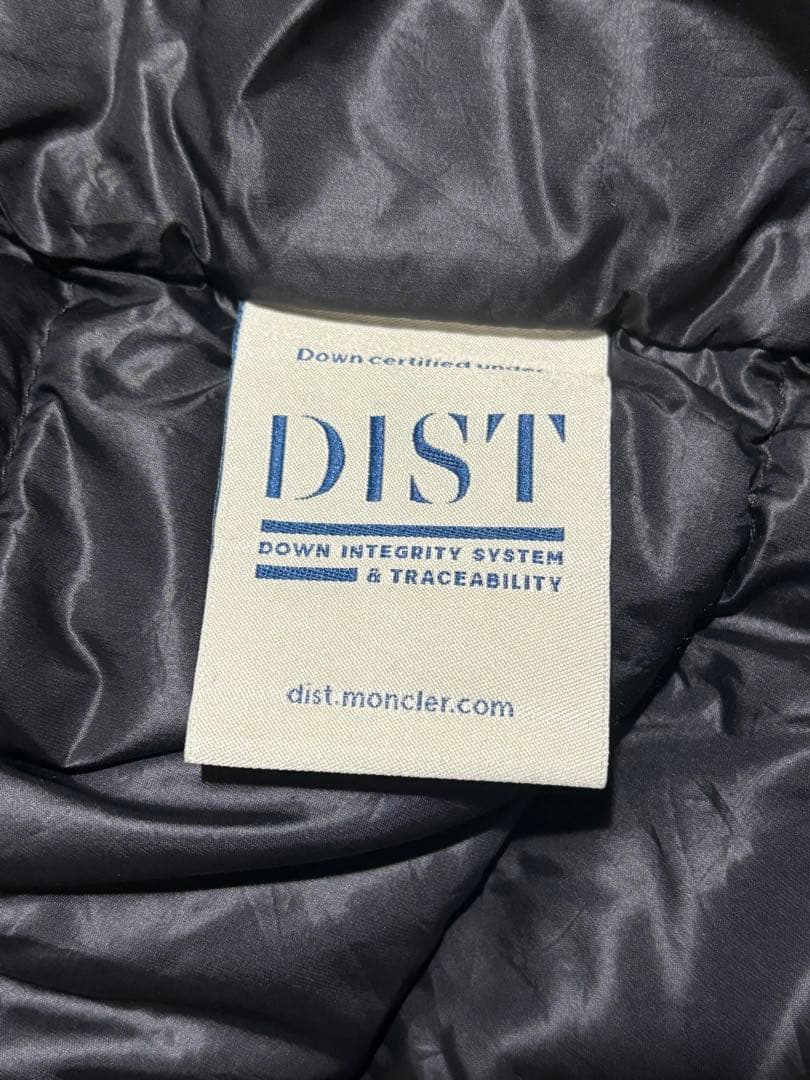 MONCLER ブラックダウンベスト フード付き