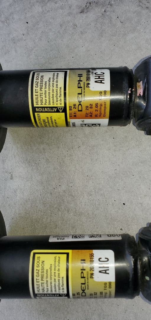 エスカレード　タホ　サバーバン等へ　純正ショックアブソーバー　漏れなし