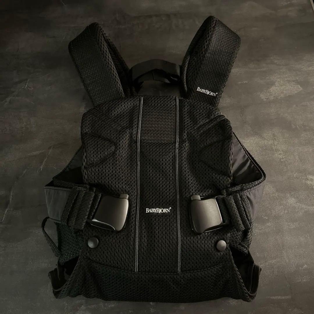 【ほぼ新品】ベビービョルン 専用よだれカバー付　ブラックONE KAI Air