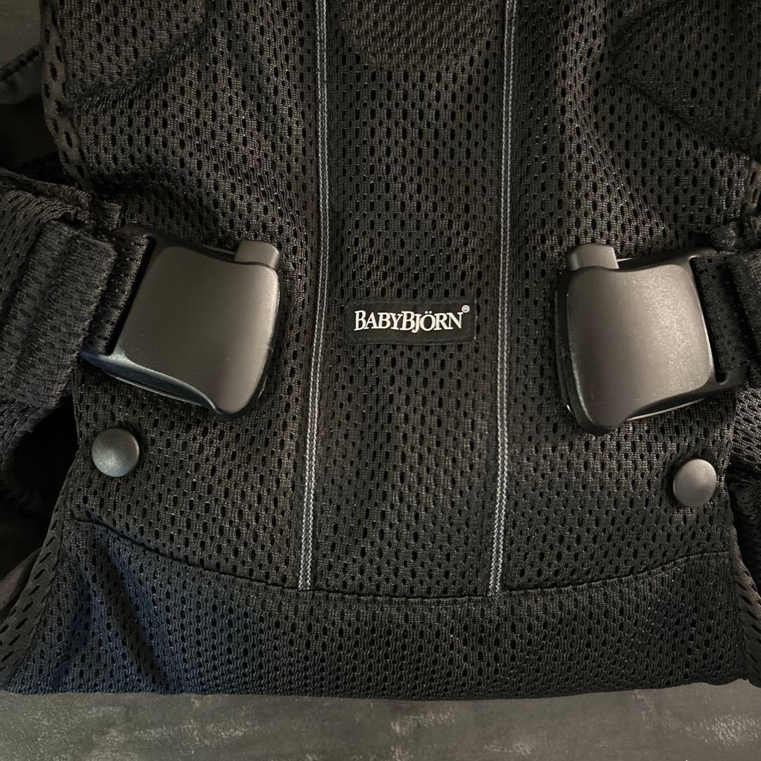 【ほぼ新品】ベビービョルン 専用よだれカバー付　ブラックONE KAI Air