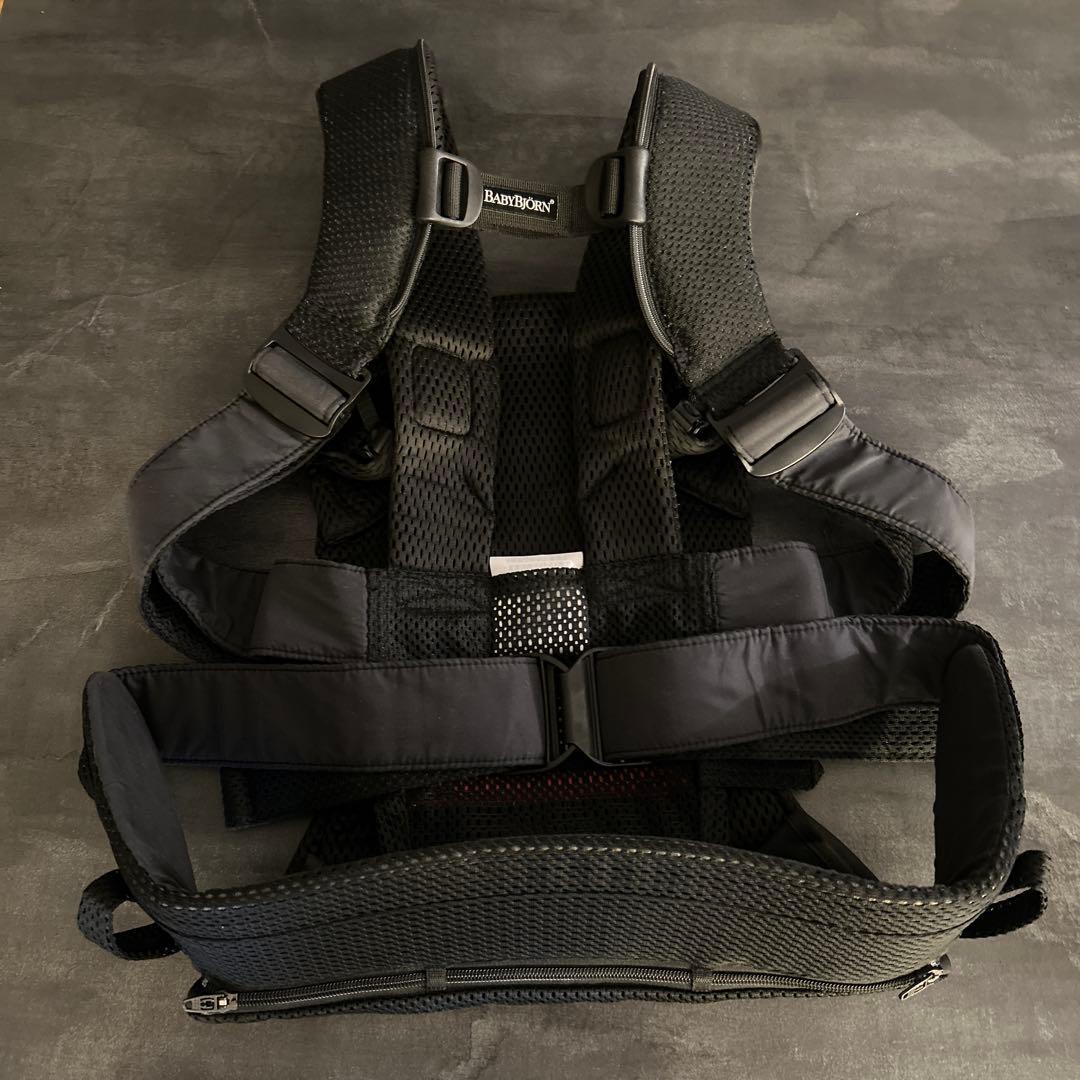 【ほぼ新品】ベビービョルン 専用よだれカバー付　ブラックONE KAI Air