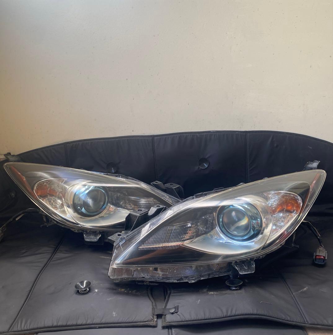 マツダ アクセラ（MAZDA3）純正ヘッドライト 左右セットです。