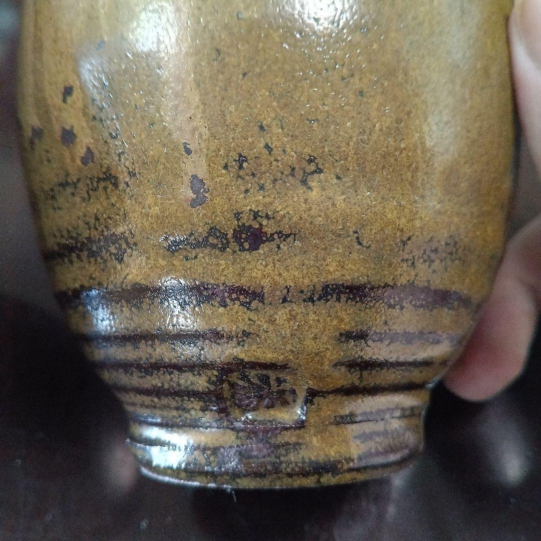 人間国宝金城次郎の作品です。茶色陶器カップ2個セット