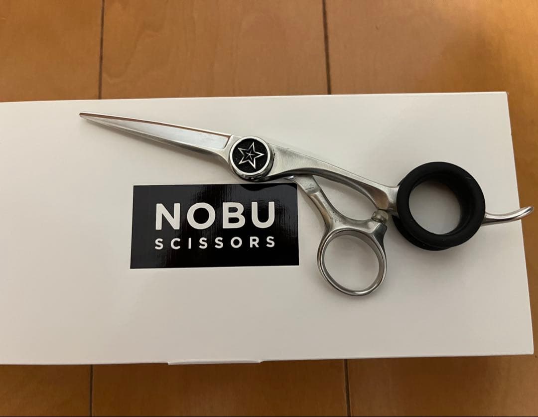 カリスマ美容師 ノブ トギノンコラボシザー