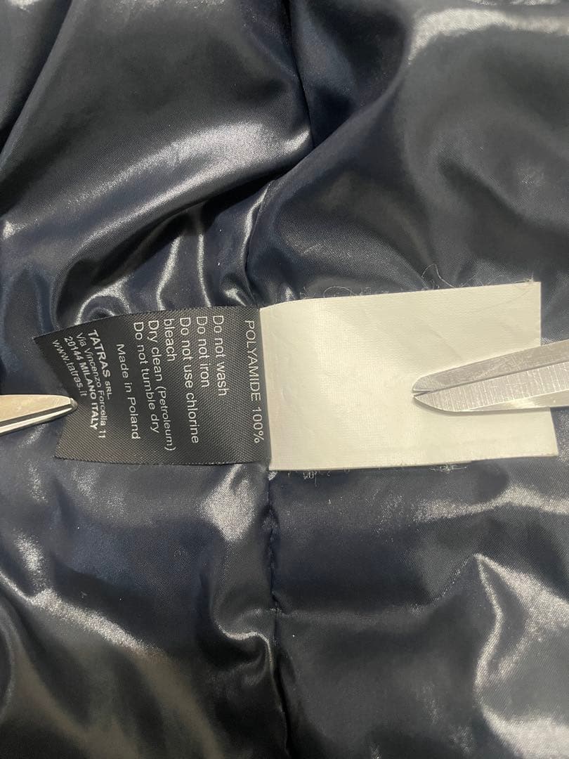 美品　タトラス　ダウンベスト　ほぼ黒　ネイビー　紺色　サイズ03（L相当）