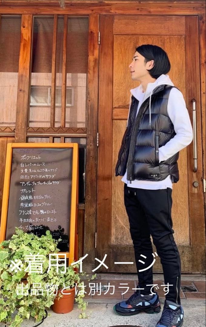 美品　タトラス　ダウンベスト　ほぼ黒　ネイビー　紺色　サイズ03（L相当）