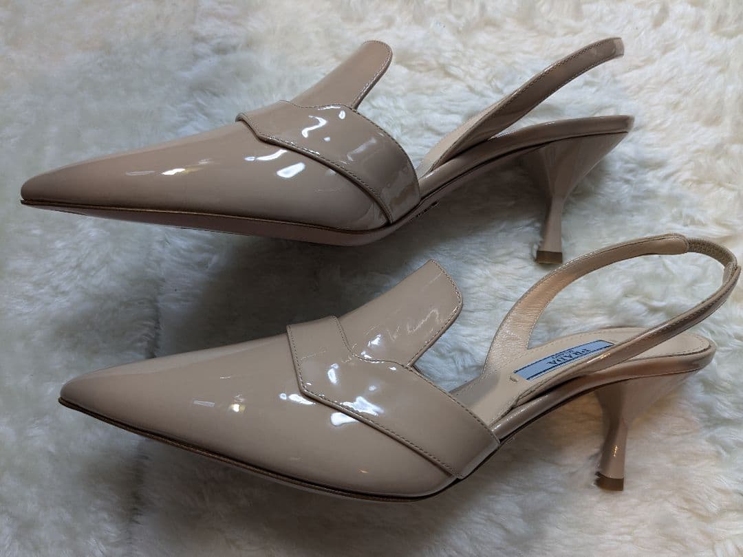 PRADA ベージュ ポインテッドトゥミュール