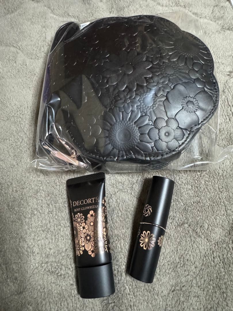 DECORTÉ クリスマスコフレ2025 リップ・化粧下地・ポーチセット