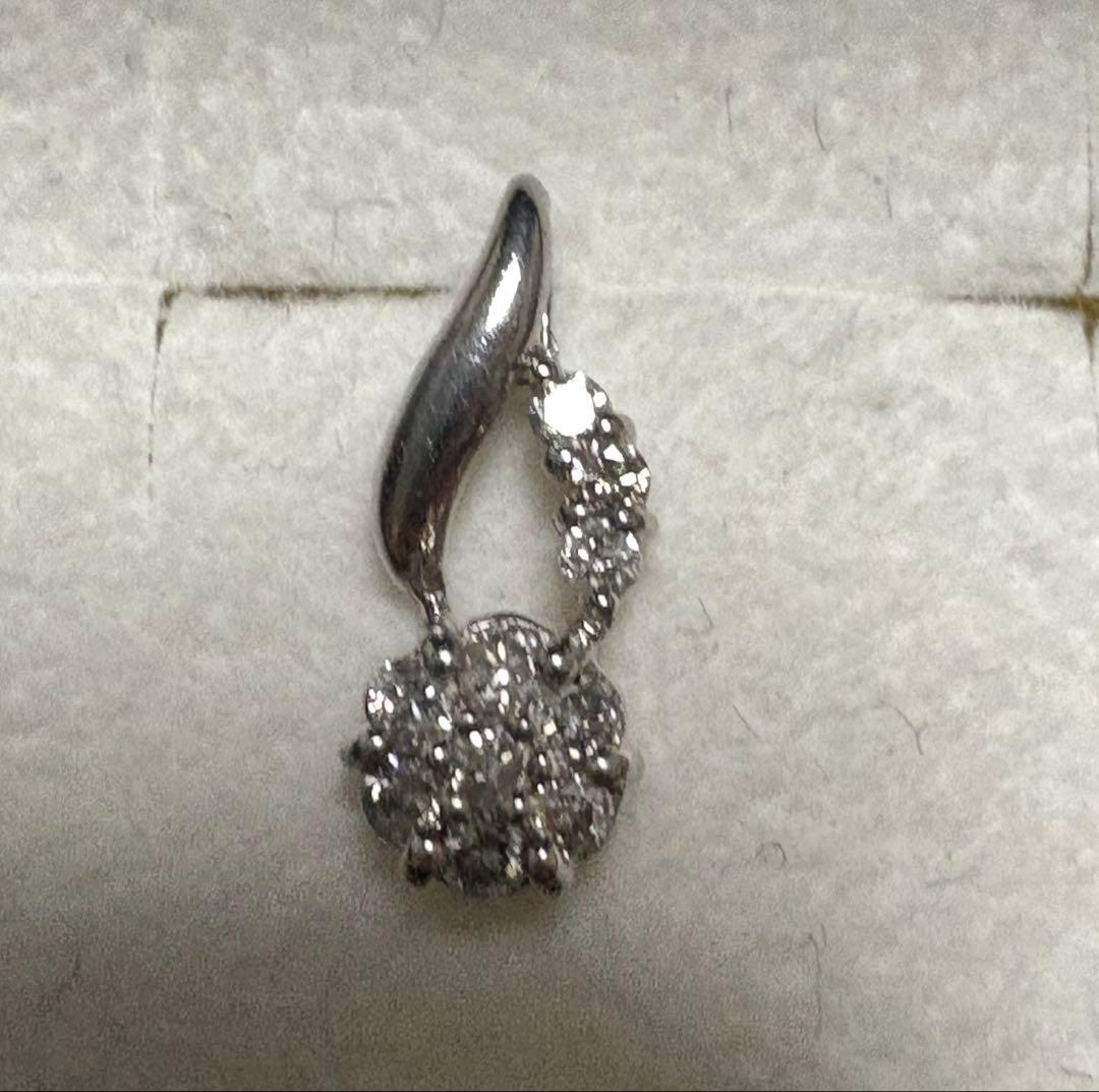 チャーム　プラチナ　ダイヤ