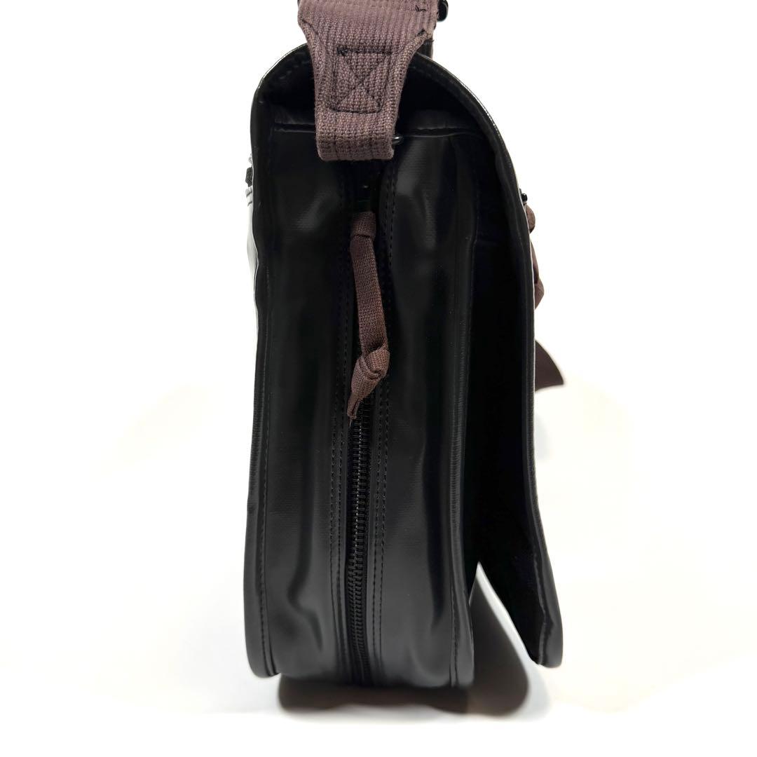 【極美品】ラゲッジレーベル　メッセンジャーバッグ　ライナー　黒系　赤バッテン