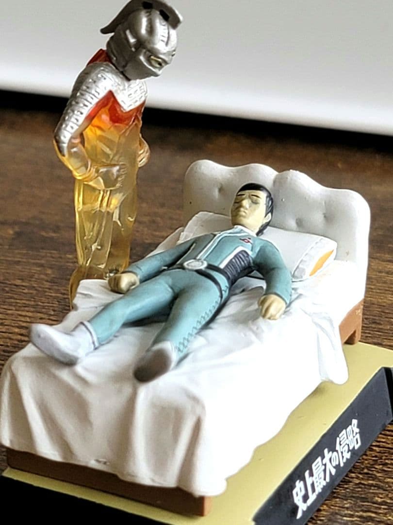 ウルトラ怪獣名鑑　史上最大の侵略　レア　フィギュア　透明　ウルトラセブン