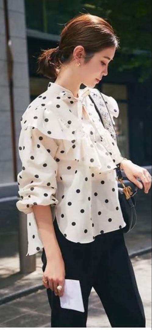 seventen セブンテン アイボリー ドットフリルブラウス