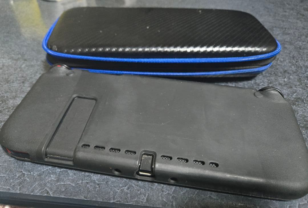 NintendoSwitch 本体シリコンカバー&ガラスフィルム装着済み