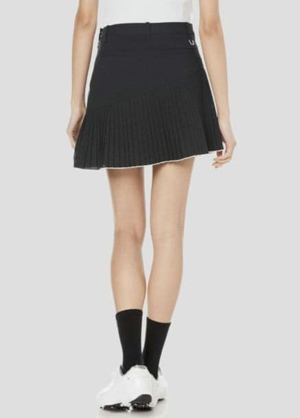 再再再値下げ新品　マンシングウェア　スカート13号　黒ブラック定価16500円