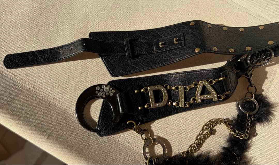 d.i.a. ムーンバックルファーチェーンベルト