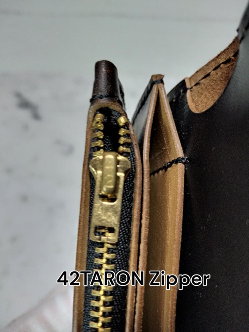 マリアム　ホースバット茶芯黒　札ポケット付きミドルトラッカーウォレット