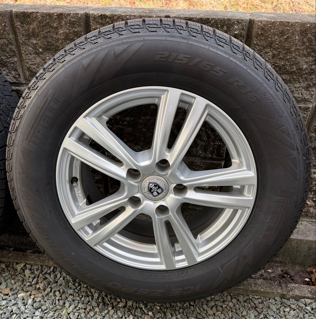 送料無料！215/65R16 2023年製スタッドレスホイール４本